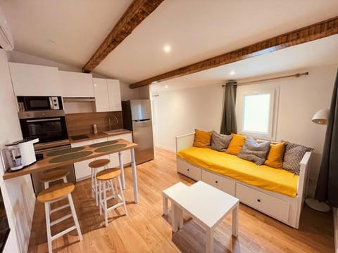 Living room, Dining area, oven, stove