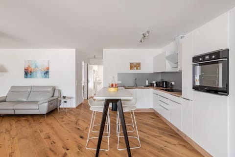 Apartment Verso - Stylish 3BR Suite Near Basel Apartment in Lörrach