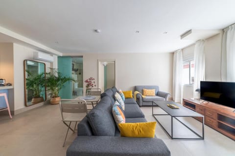 Living room, Photo of the whole room