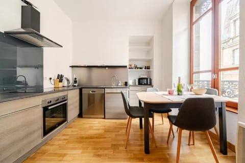 Dining area, kitchen