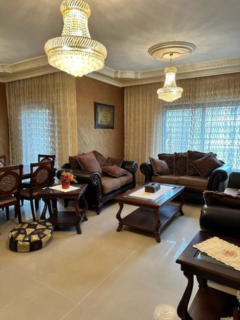 Seating area, Guests