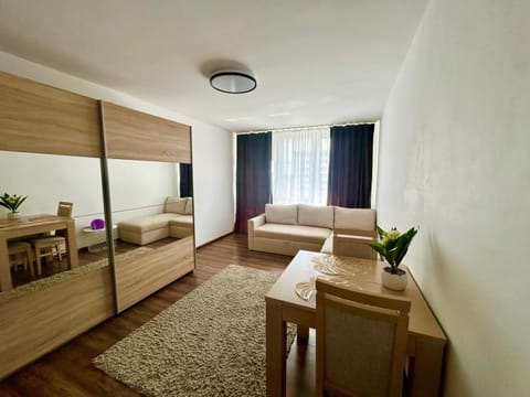 Seating area, Bedroom, wardrobe