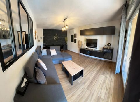 Communal lounge/ TV room, TV and multimedia, Living room, Seating area