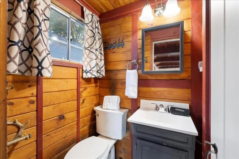 Waterfront Cottage Apartment in Acton