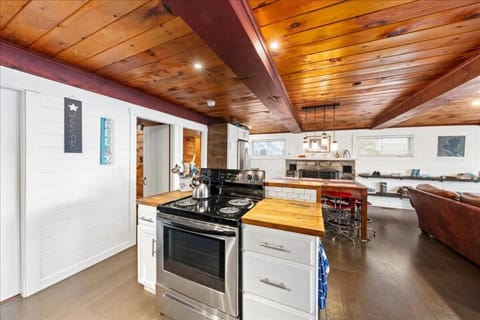 Waterfront Cottage Apartment in Acton