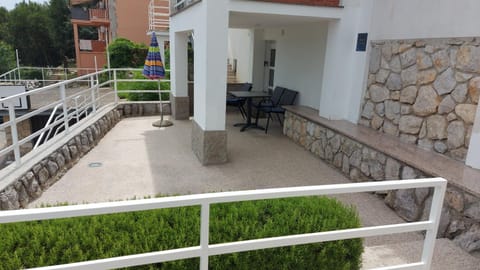 Property building, Balcony/Terrace, Balcony/Terrace
