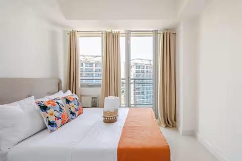 Bed, View (from property/room), Balcony/Terrace, Photo of the whole room, Bedroom