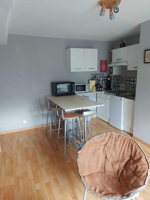 Kitchen or kitchenette, Dining area, oven, pet friendly, stove, toaster