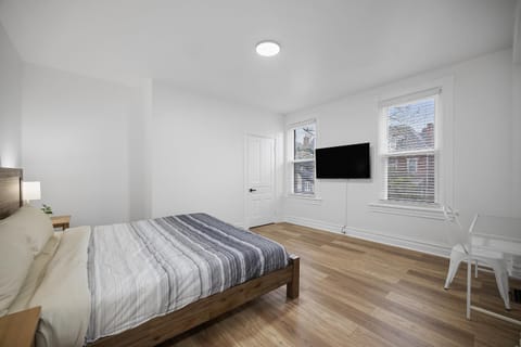 Shadyside, Pittsburgh !F Modern and Bright Private Bedroom with Shared Bathroom Vacation rental in Shadyside