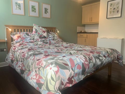 Bed, Bedroom, Area and facilities