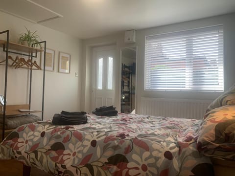 Bed, Bedroom, Garden view