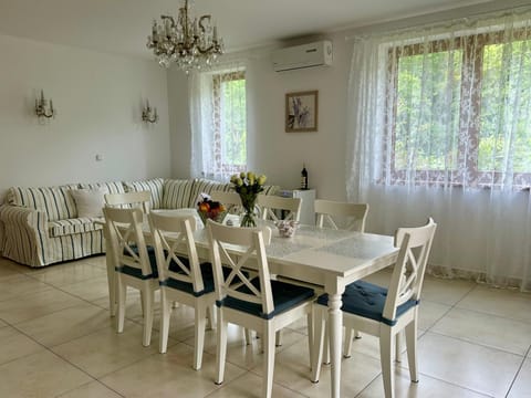 Communal lounge/ TV room, Dining area