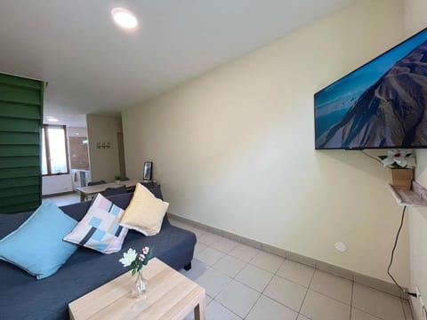 Bed, TV and multimedia, Living room, heating