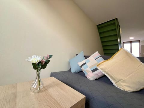 Bed, TV and multimedia, Living room