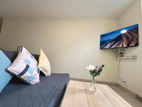 Bed, TV and multimedia, Living room, heating