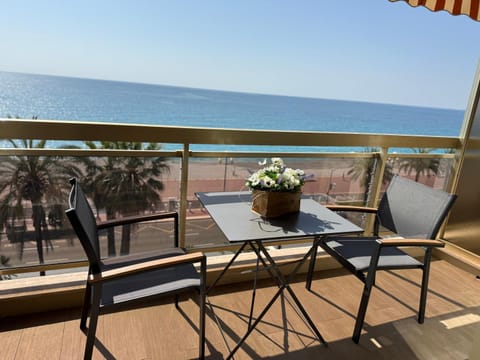 Day, View (from property/room), Balcony/Terrace, Dining area, Beach, Sea view