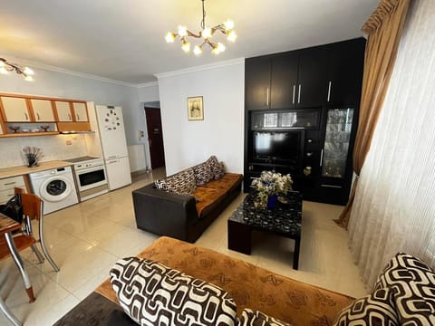 Kitchen or kitchenette, Seating area, Dining area