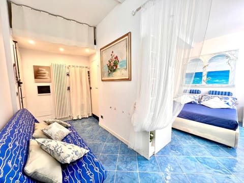 Bed, Living room, Bedroom