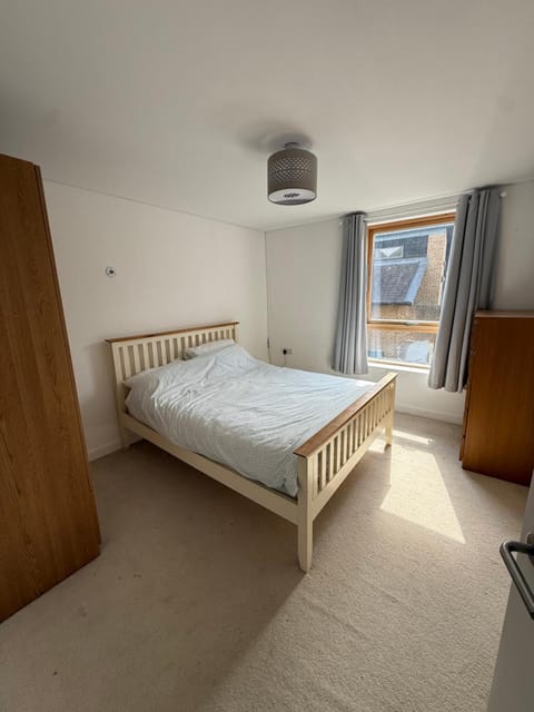 Spacious 4 Bedroom Townhouse in Essex Villa in Harlow