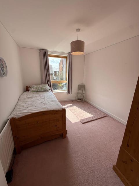 Spacious 4 Bedroom Townhouse in Essex Villa in Harlow