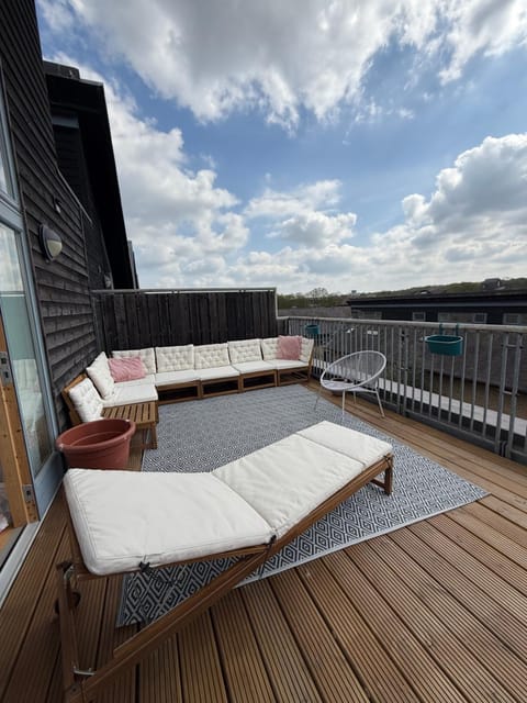 Spacious 4 Bedroom Townhouse in Essex Villa in Harlow