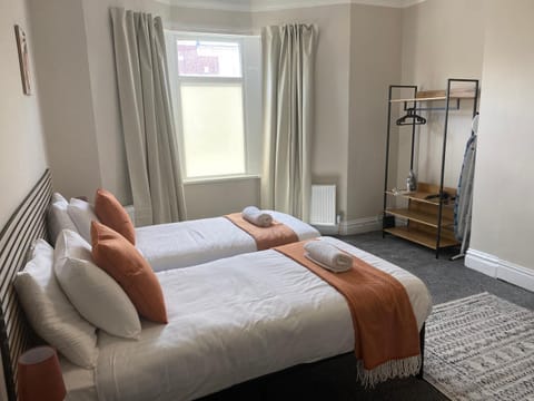 Bed, Photo of the whole room, Bedroom, internet, towels, wardrobe