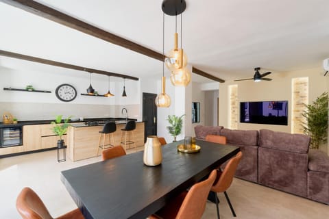 Living room, Dining area, kitchen