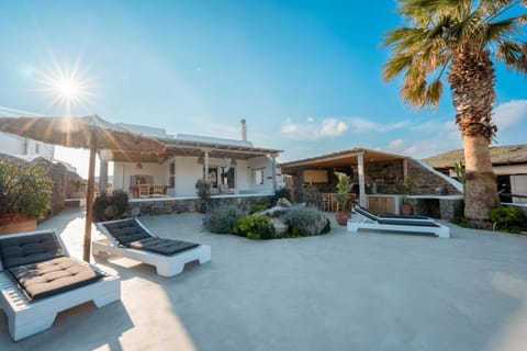 Patio, Day, Garden, Seating area, sunbed