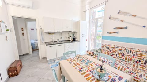 Kitchen or kitchenette, Dining area, air conditioner