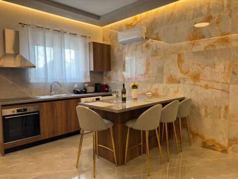 Kitchen or kitchenette, Dining area, oven, stove, toaster
