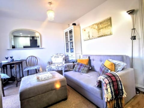 Photo of the whole room, Seating area, Dining area