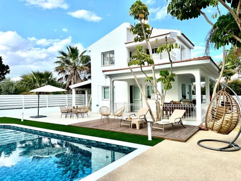 Property building, Patio, Day, Garden, Garden view, Pool view, Swimming pool, sunbed