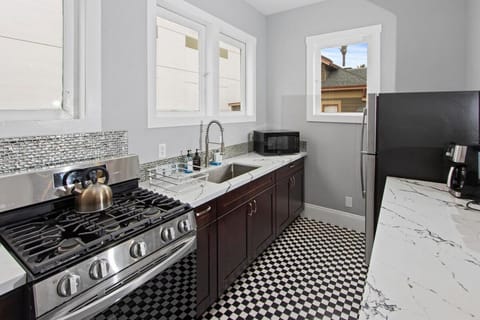 1900's Victorian Home Sleeps 22 8BDRM 3Bath Villa in San Diego