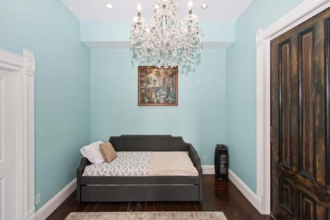 1900's Victorian Home Sleeps 22 8BDRM 3Bath Villa in San Diego