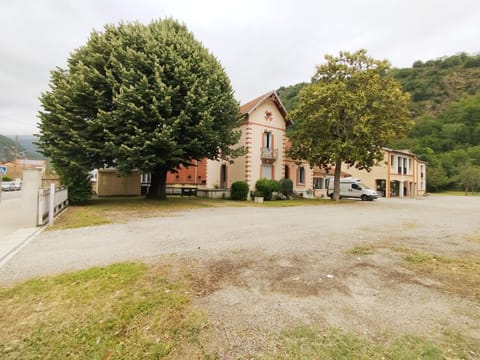 Property building, Day, Natural landscape, Mountain view