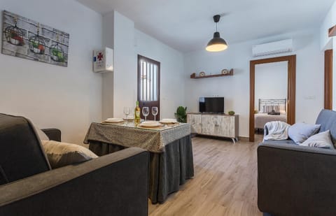 Communal lounge/ TV room, TV and multimedia, Living room, Seating area