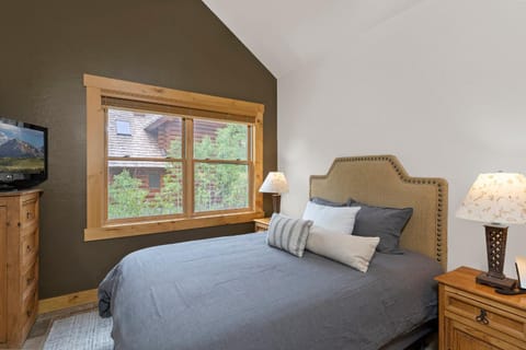 Skiin and out Beautiful Mtn Lodge - Affordable too House in Telluride
