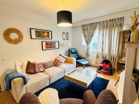 Modern Home in Peaceful Area with Private Lawn, BBQ & Free Parking House in Uusimaa