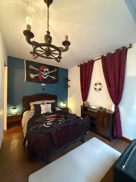 Bed, Photo of the whole room, Bedroom