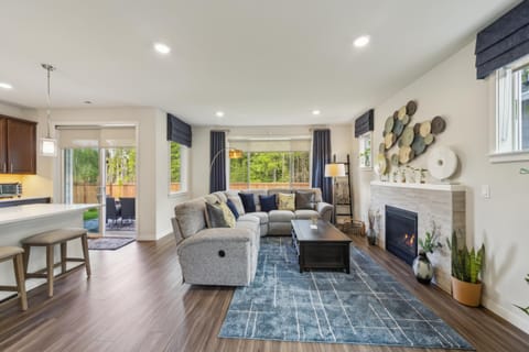 Living room, Seating area, Dining area