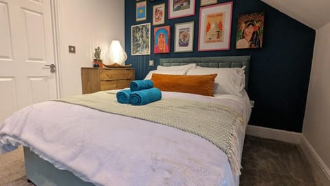 Bed, Photo of the whole room, Bedroom