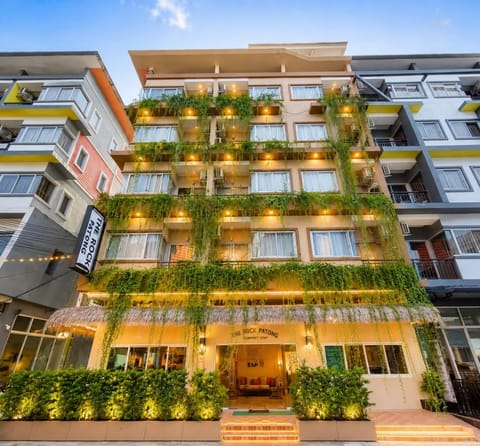 Property building, Day