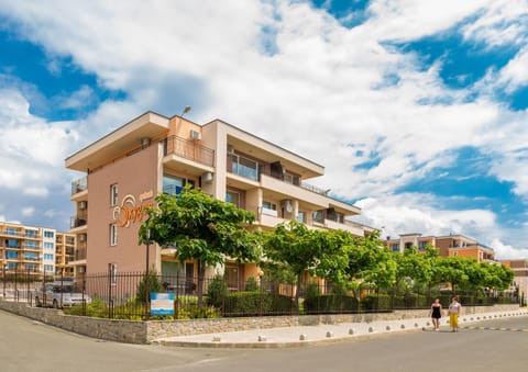 Property building, Facade/entrance