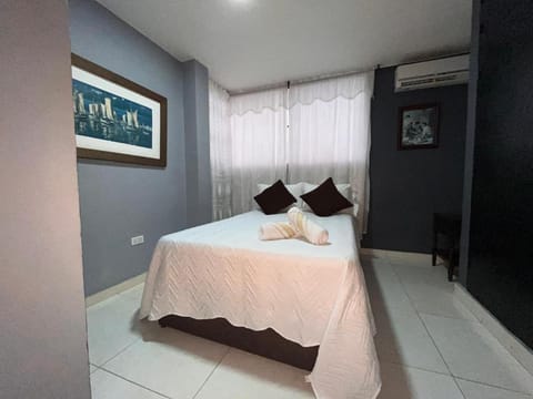 Bed, Photo of the whole room, Bedroom, air conditioner