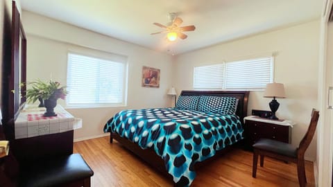 Bed, TV and multimedia, Bedroom, Garden view, Mountain view, air conditioner
