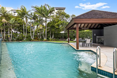 Swimming pool, sunbed