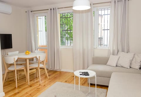 TV and multimedia, Living room, Dining area, air conditioner