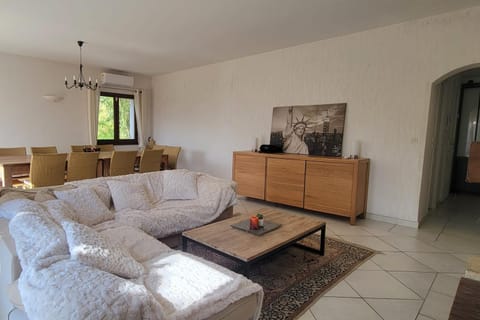 House with private pool in Roquebrune-sur-Argens House in Roquebrune-sur-Argens