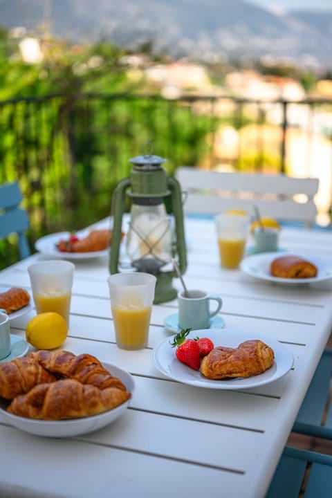 Villa Shangrila, charming house with sea view, swimming pool and garden nr Monaco and Italy Villa in Roquebrune-Cap-Martin