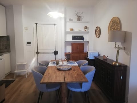 Kitchen or kitchenette, Seating area, Dining area